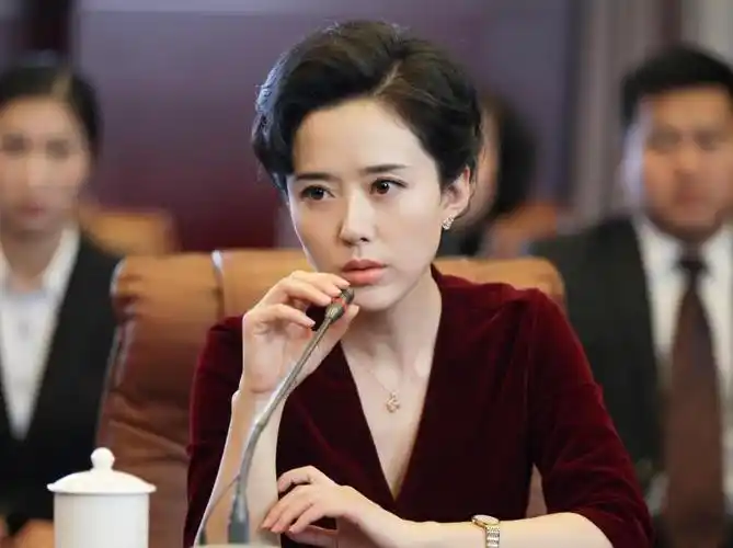 40岁颜丹晨的魅力,不管怎么多变都很美,即成熟又可爱还俏皮