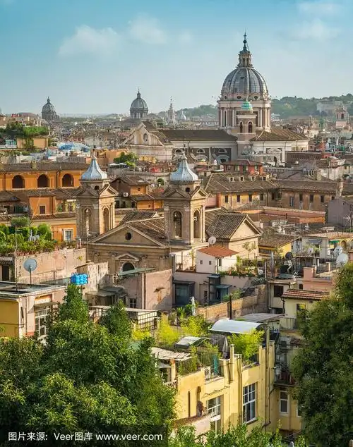 意大利罗马,美第奇别墅和安布罗焦·卡罗·阿尔科索大教堂的全景图.