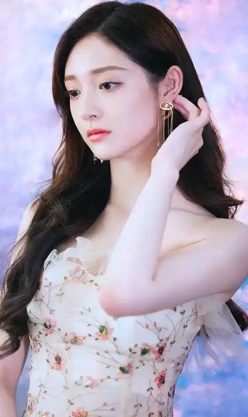 周洁琼,温婉迷人,美艳华丽似画中人!_高清图集_新浪网