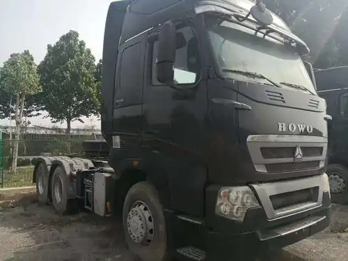 国际黑色400马力t7h牵引车