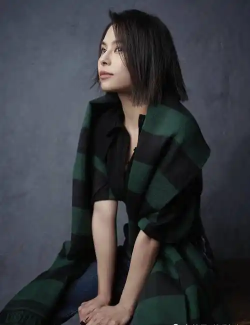 在香港发展的大马歌手李幸倪(gin lee)选择翻唱了张学友的《祇有你不