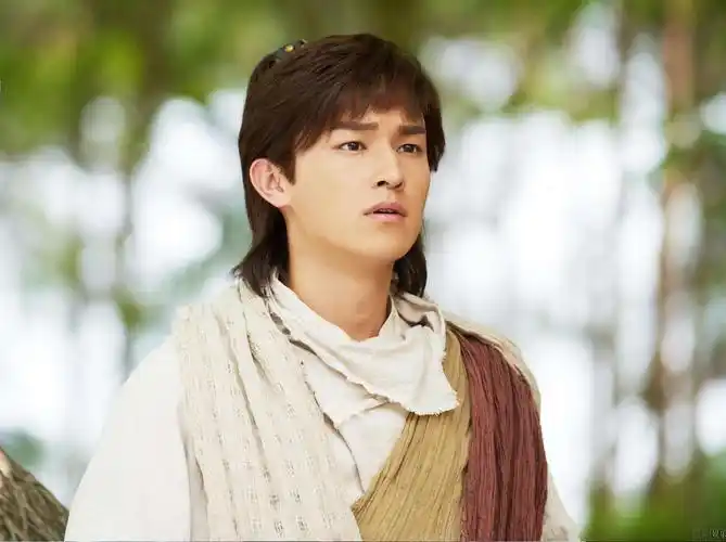 射雕末尾,欧阳锋按照郭靖,黄蓉胡写的九阴真经修炼,结果阴差阳错,练