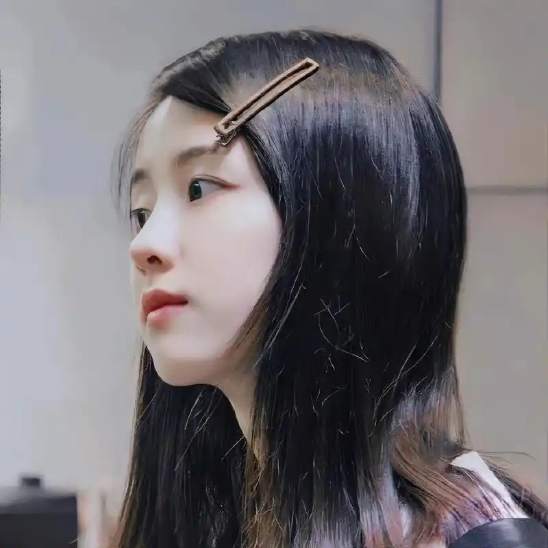 陈都灵早期清纯旧照,网友赞叹美貌与实力并存 前些日子,一组陈都灵