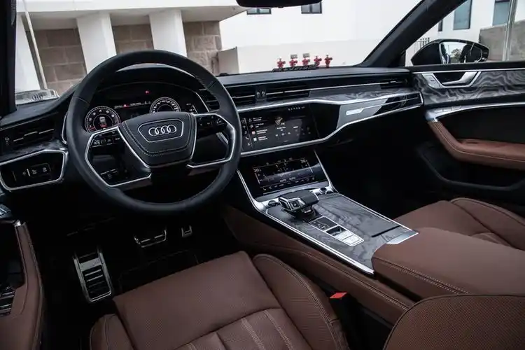 坚定长板效应,循序渐进成长,试驾新上汽奥迪a7l