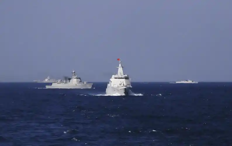 (055大驱延安舰,遵义舰,焦作舰以及荆门舰同框,拍摄舰为大连舰)从发布