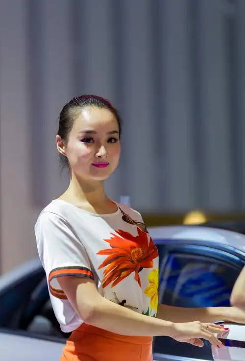 浙江美女性感香艳泳池湿身诱惑大胆写真