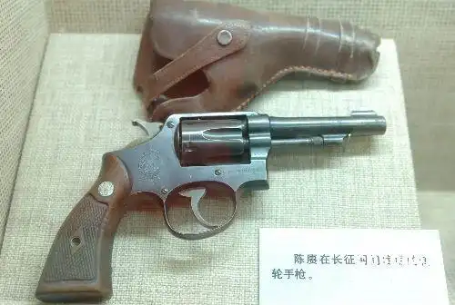 《纪念长征胜利七十周年》大型主题展览军博展出(组图)