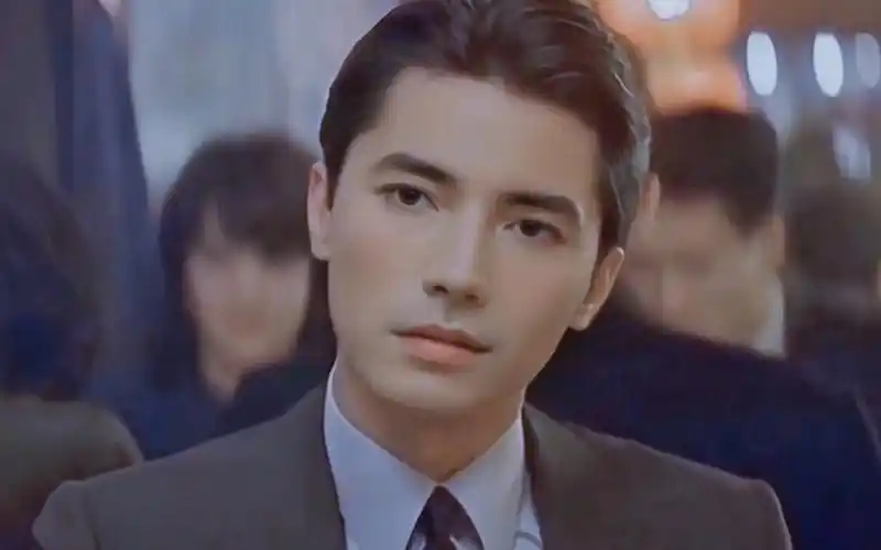 尊龙 24岁到52岁荧幕变化,气质非凡,惊艳了时光 #颜值 #西装杀