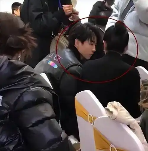 王俊凯与经纪人地下恋情被曝光?更多黑料被扒出_网友_杨幂_杨柳