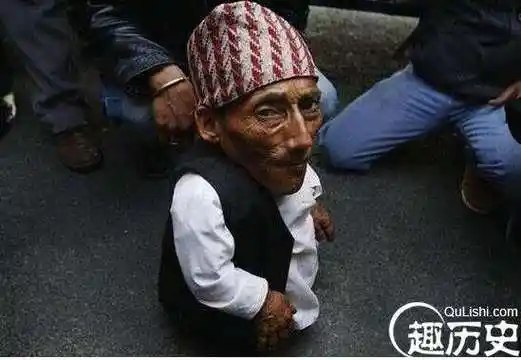 世界第一袖珍矮人钱德拉第一女性袖珍人印度乔蒂阿姆奇