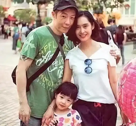 朱茵为黄贯中庆生12岁女儿正面照曝光神似妈妈引热议