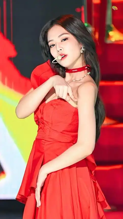 blackpink jennie 红玫瑰惊艳壁纸无水印