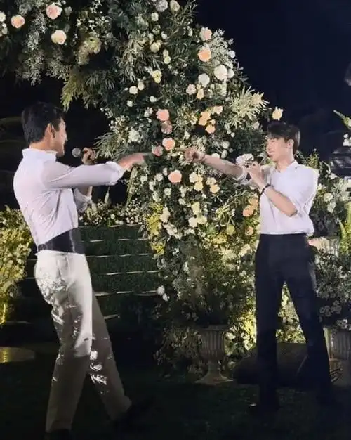 王彦霖和陈立农在婚礼上一起合唱歌曲被粉丝们称赞神仙友谊