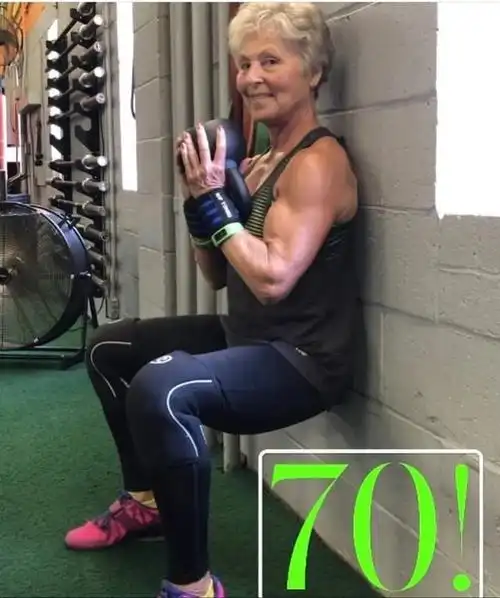 奶奶60岁开始健身70岁能硬拉270斤运动会让身体更年轻