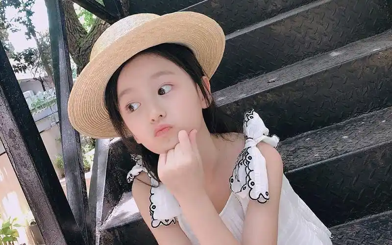 【裴佳欣】小可爱拍模特照第五弹_哔哩哔哩_bilibili