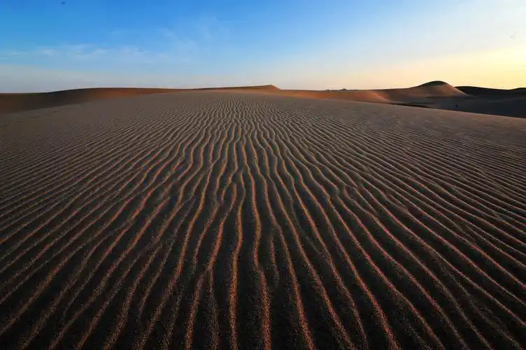 沙丘之美就在哈密南湖