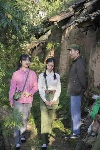 〈知青时代〉此片记录了六十年代知识青年下乡与村民一起生活的事.