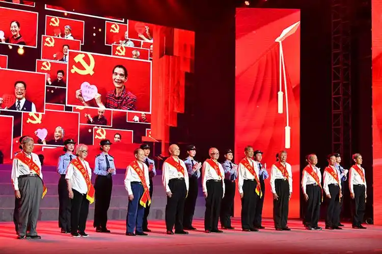 警心向党四川公安庆祝建党100周年主题展示活动举行