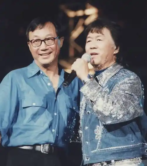 冠文荣获金像奖终身成就奖,也是金像奖第一位影帝_电影_许冠英_许冠杰