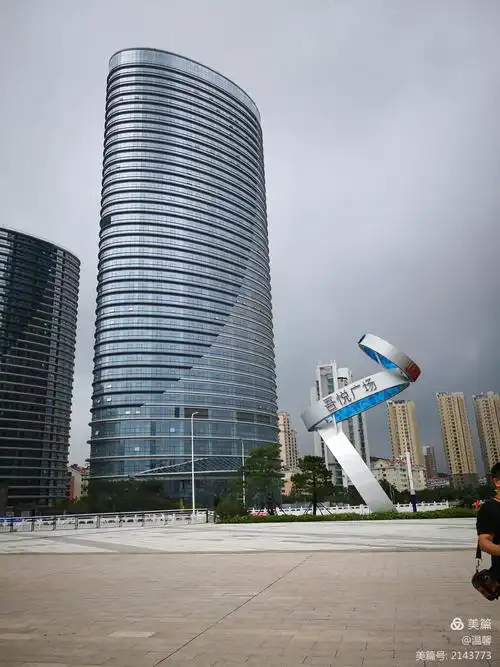 吾悦广场在青岛黄岛区.2019年8月12日我和老公有幸逛了商场.