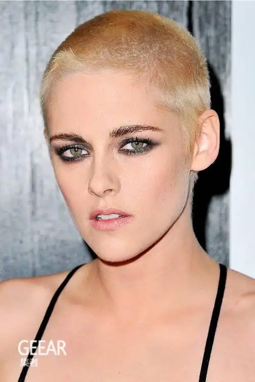 不一定长发才有多变造型!暮光女斯图尔特的变幻短发就是最好的证明!