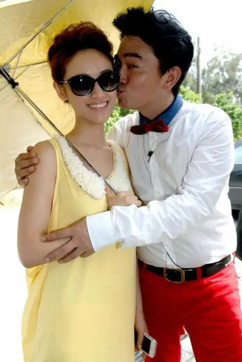 话语中也连连拒绝,但也阻止不了吴宗宪,吴姗儒只好露出了一个无奈的