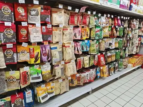 1065咸安店休闲食品坚果干果换季调整陈列图片