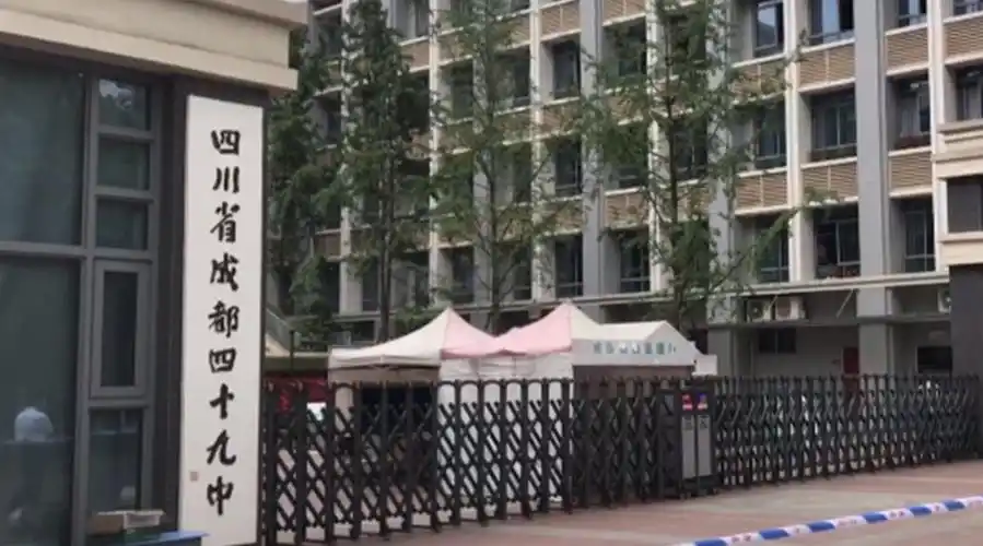 5月9日18时49分,成都市成华区49中学发生一起在校学生高坠死亡事件