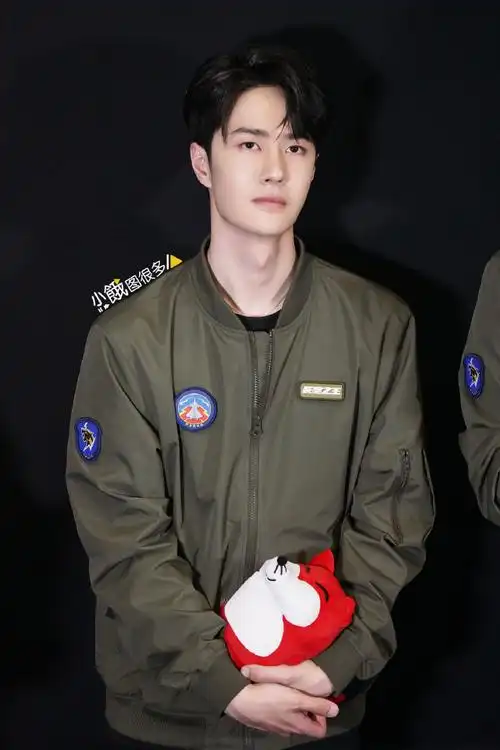 王一博解读雷宇扎小辫##王子宸说王一博片场健身最积极