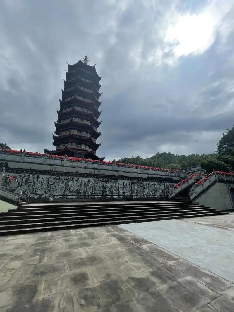 新昌大佛寺一日游攻略 前些日子去了新昌大佛寺,去之前听说那里是莲花