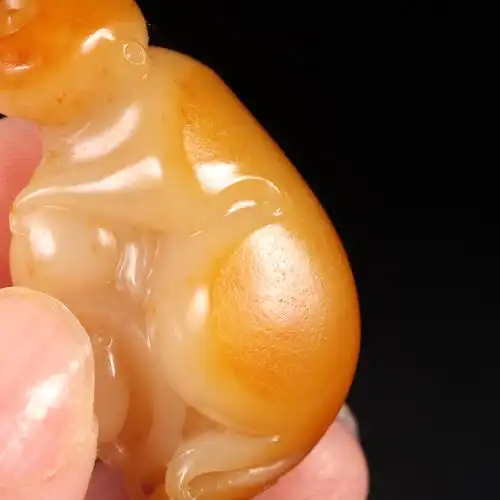 在售黄沁独双灵正宗新疆和田苏工生肖猴玉挂件颈饰