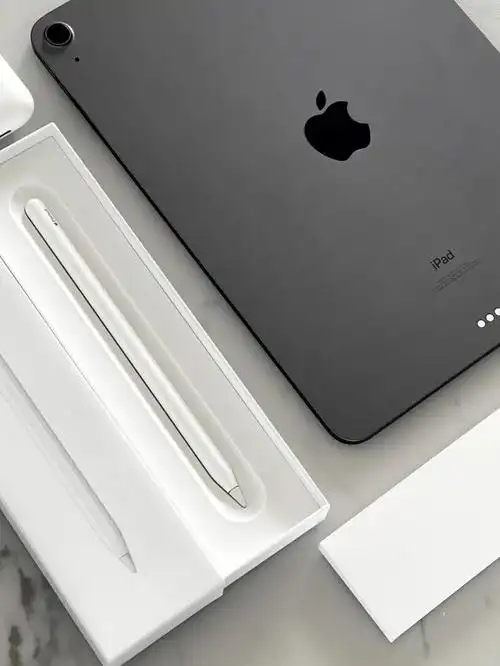 最终还是入了pencil首先质感真的不用说就吸附充电来说 我就觉得无可