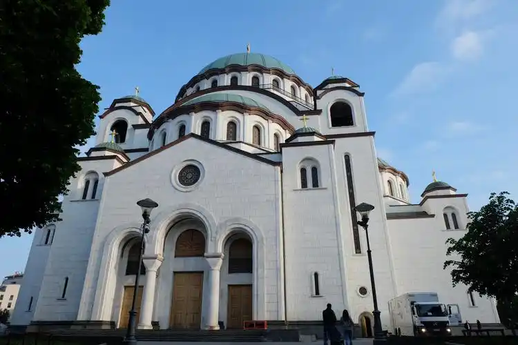 给你们看一看世界最大的东正教堂:圣萨瓦大教堂(sveti sava),在贝尔格