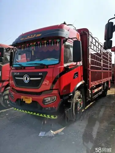 东风商用车 新天锦中卡 230马力 4x2 载货车底盘