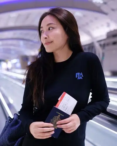 陈滢尺度爆表「白色露背装」超over!裙子开叉到屁股蛋都看的见!