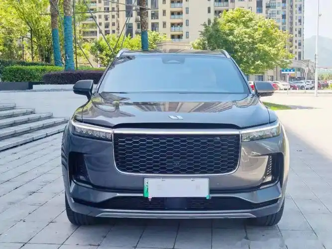 新到2022年2月上牌的理想one,1万多公里,一手车,六座,灰色棕内,原版