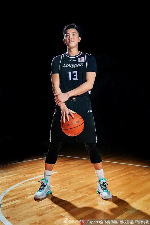 cba辽宁队拍摄官方创意写真 郭艾伦领衔众猛将_高清图集_新浪网