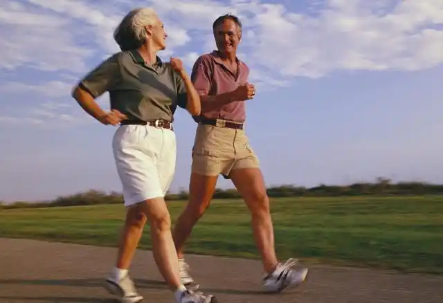 60岁后的人走路若有5个表现说明身体或许很硬朗了解一下