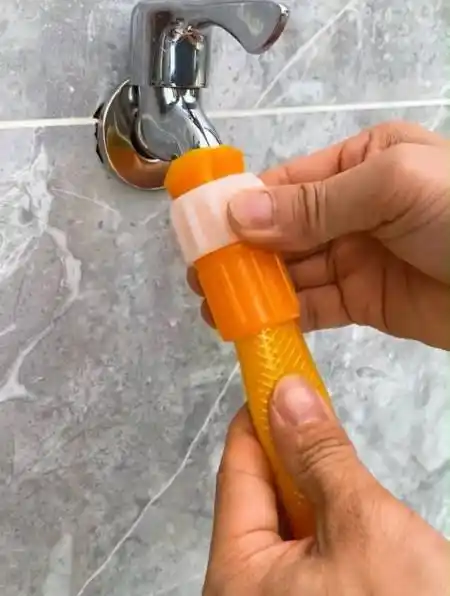 水龙头软管总是掉,试试这个水龙头接管,安装方便,多功能使用-度小视