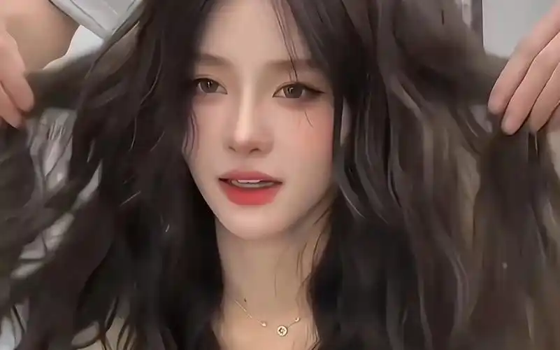 冷咖茶棕色 一款显肤色貌美时尚简约的发色 适合所有肤色的女生 喜欢