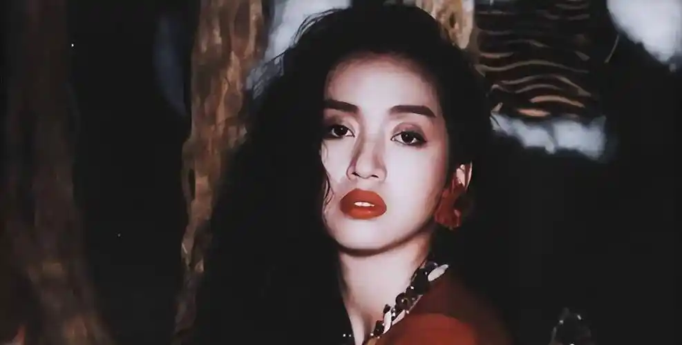 女儿逝后拿其衣服拍卖,一生都在被消费的巨星!_梅艳芳_梅启明_哥哥