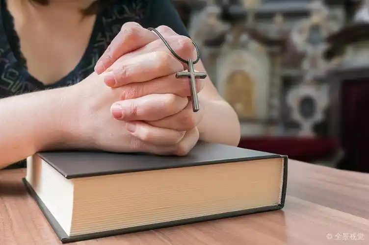 祈祷_女人_十字架_图片大全—全景创意图库(quanjing.