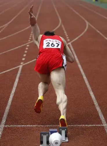 图文2009全国田径大奖赛肇庆站选手起跑瞬间