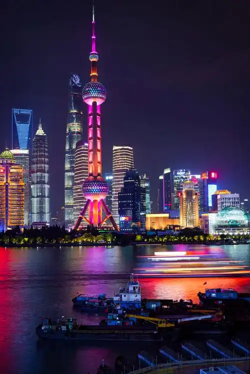 东方明珠彩灯闪耀