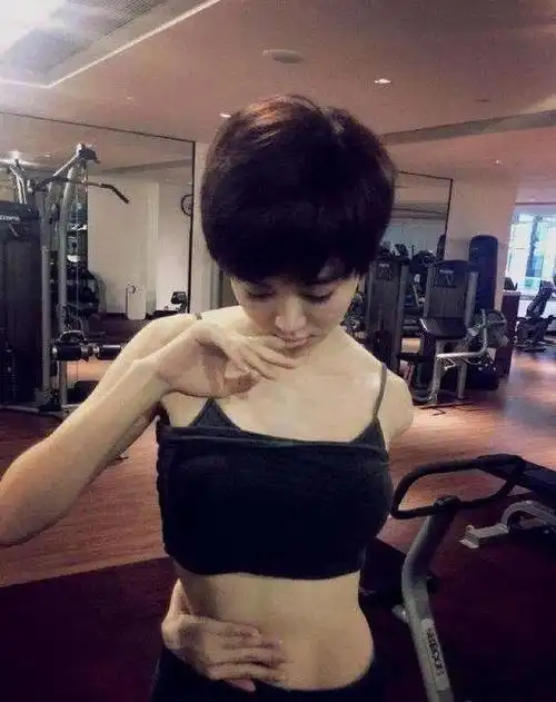 姜妍的身材有多棒堪比超模李治廷大赞比志玲姐姐更胜一筹