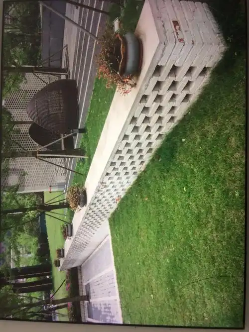 营销中心砖砌镂空墙重新喷漆怎么套定额