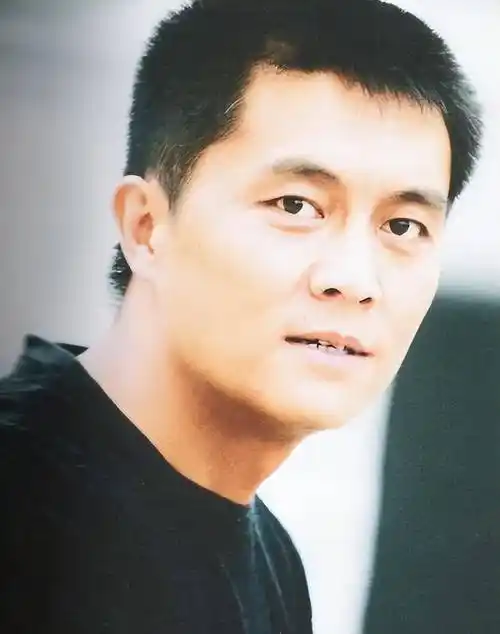 常戎与王菁华分手20年:他娶娇妻幸福美满,她50岁仍单身惹人心疼_父亲