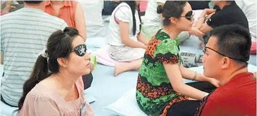 换妻俱乐部交换性伴侣淫乱