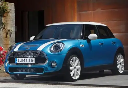 今年秋季正式亮相 宝马mini cooper五门版官图发布