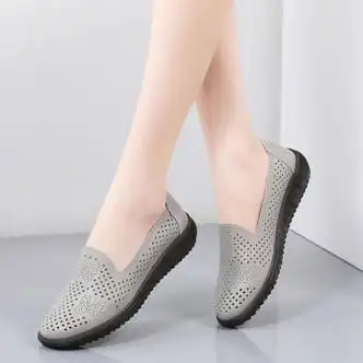 琳可人中老年妈妈凉鞋50-60岁真皮平底软底软皮夏季鞋女镂空透气洞洞